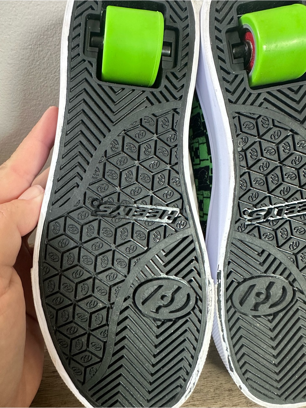 Heelys Kids MineCraft Low-Top Skate Shoes Size 4 - Picture 7 of 10